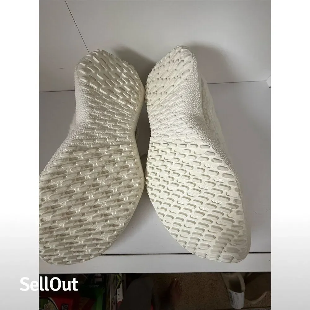 Allbirds Women's Wool Dasher Fluffs White Running Shoes Size 9 warm fall